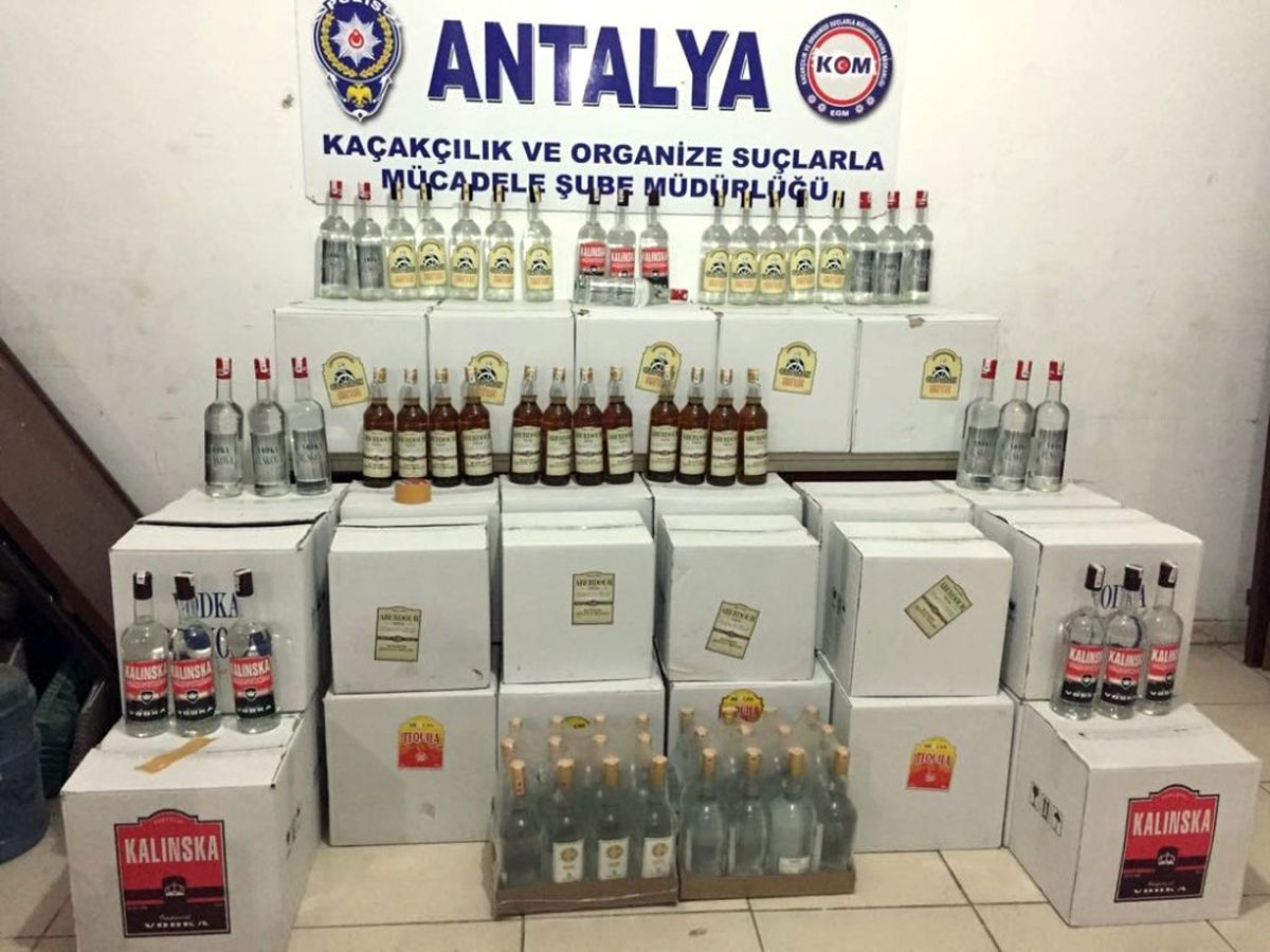 Polis, Yılbaşı Öncesi Ölüm Üreten Depoyu Bastı