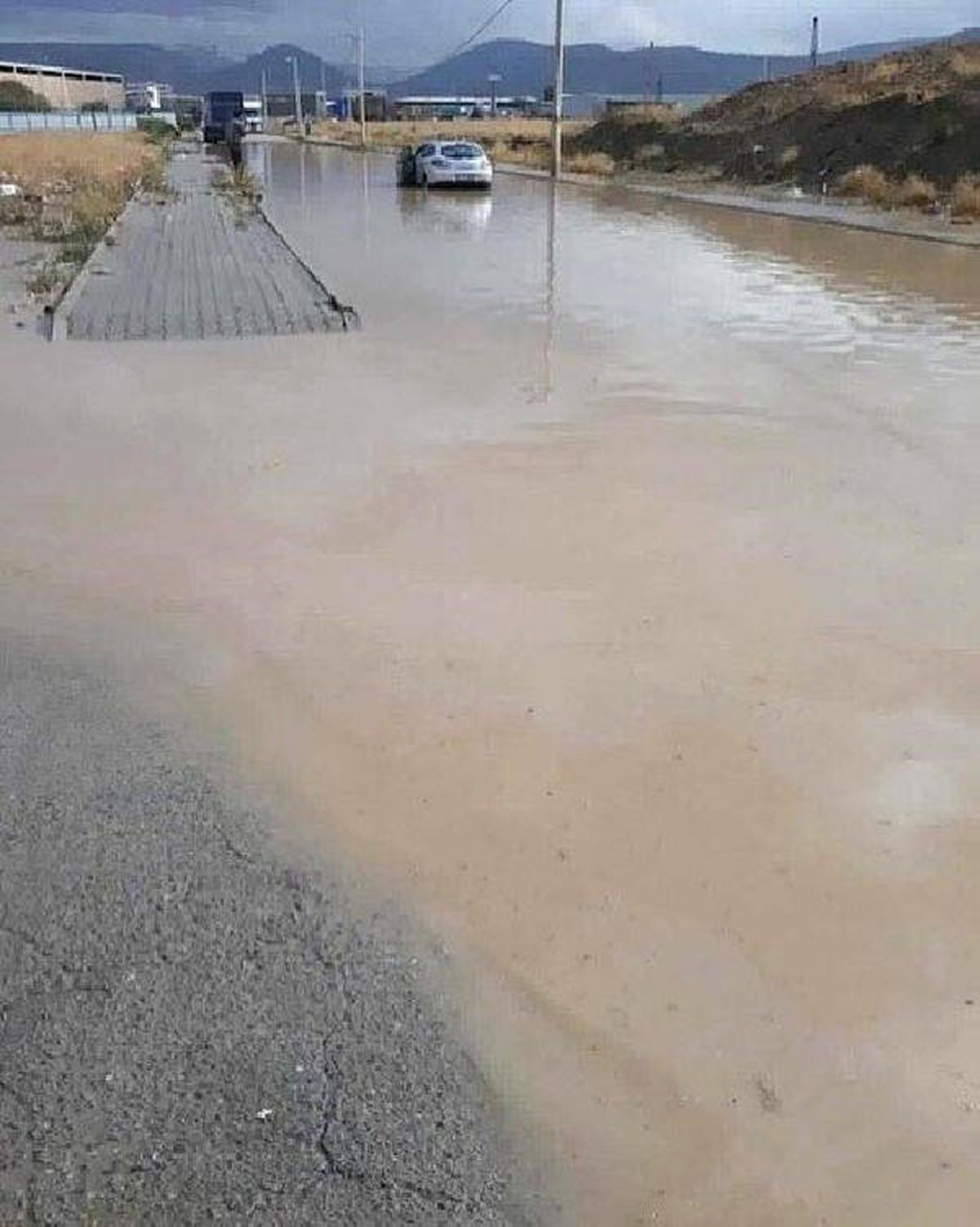 Sağanak Yağmur İzmir\'de Etkili Oldu
