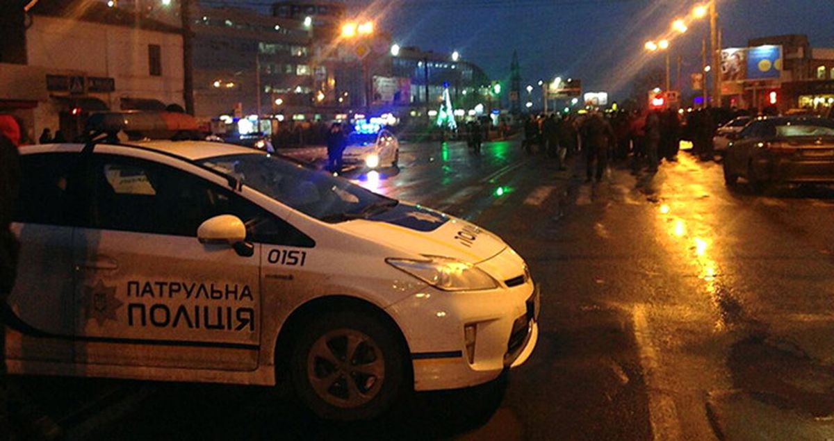 Kiev\'de Postaneyi Basan Saldırgan 11 Kişiyi Rehin Aldı
