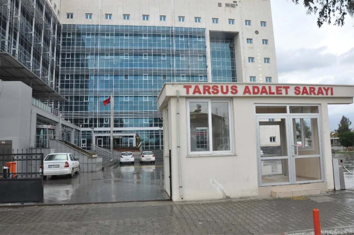 Tarsus\'ta Adliye Önünde Silahlı Saldırı; Baba Öldü, 3 Çocuğu Yaralandı
