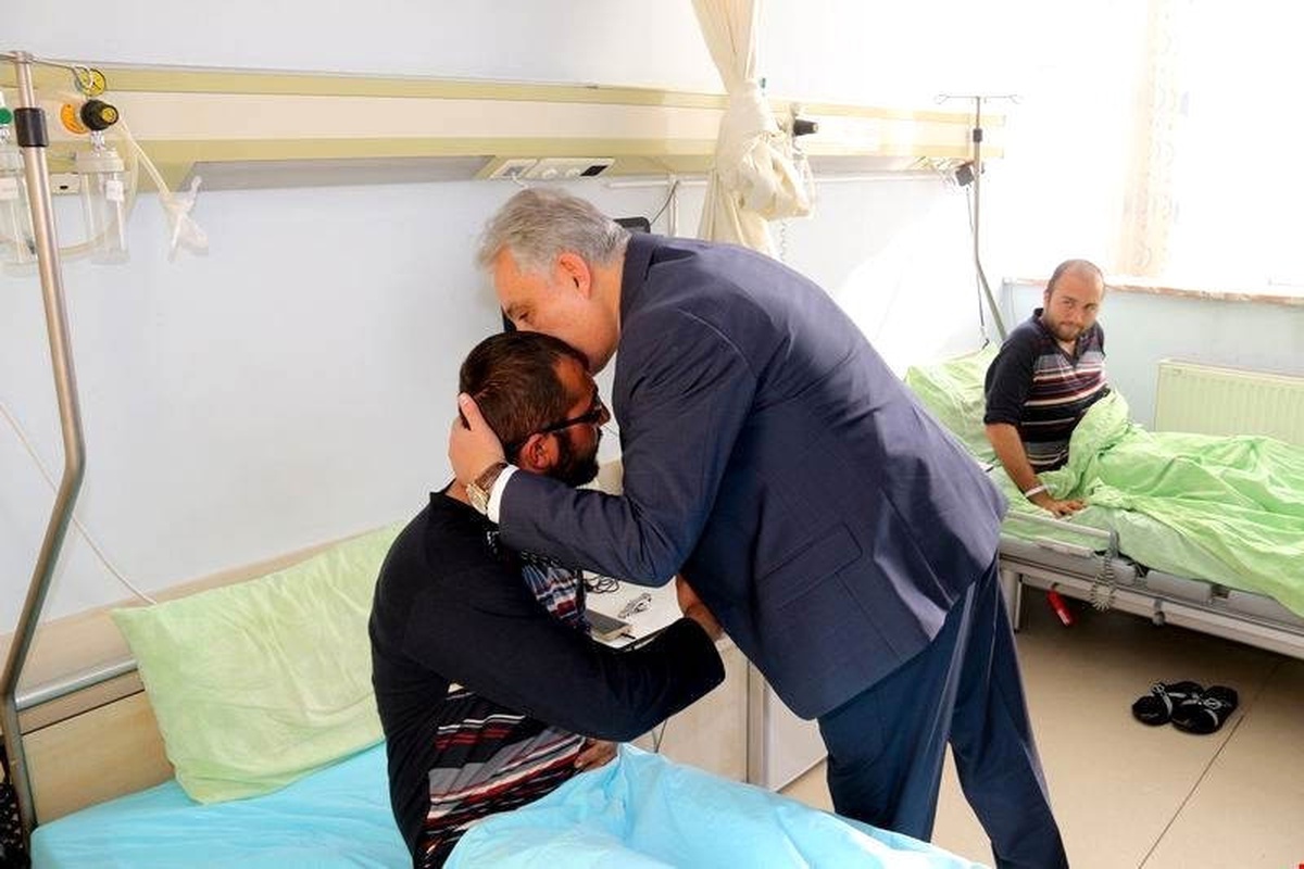 Vali Toprak Yaralı Askerleri Ziyaret Etti