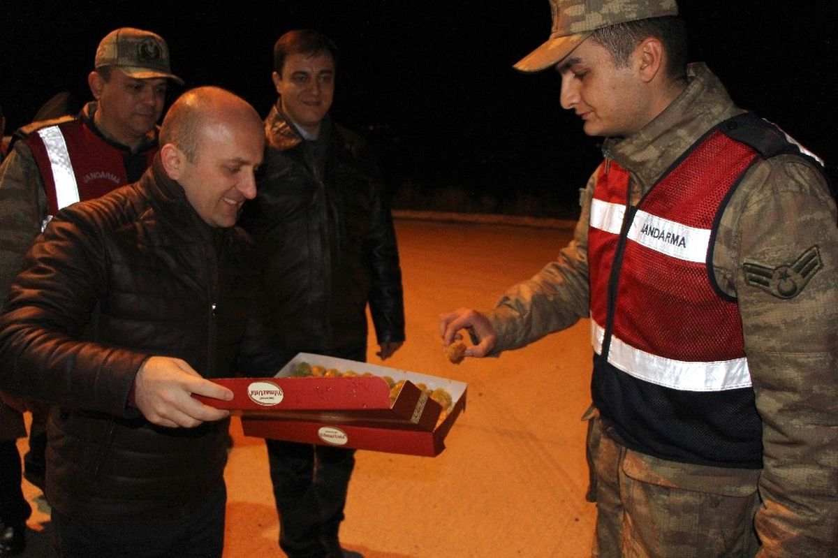 Vali Varol\'dan Huzur Operasyonuna Tatlı Destek
