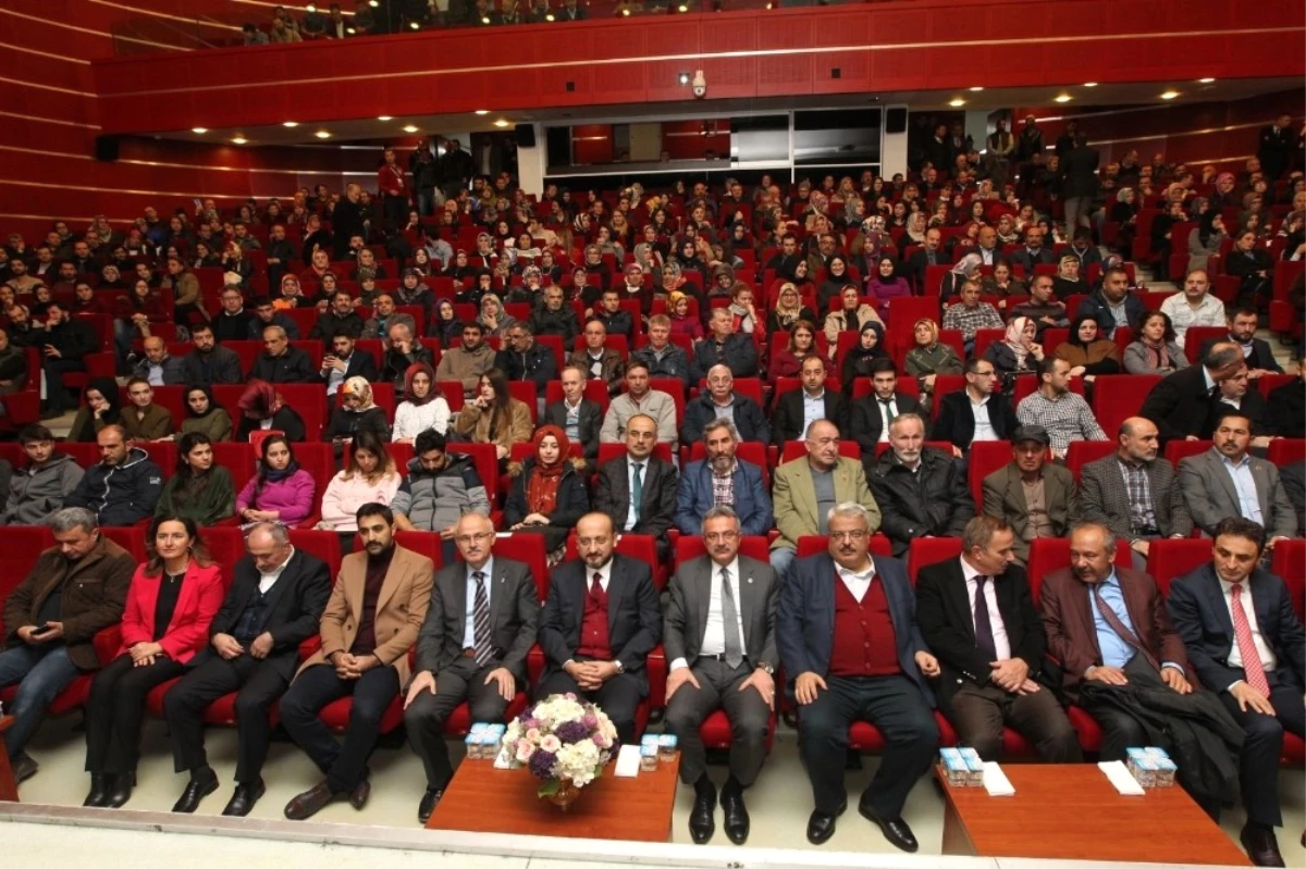 Yalçın Akdoğan Gebze\'de Konferans Verdi