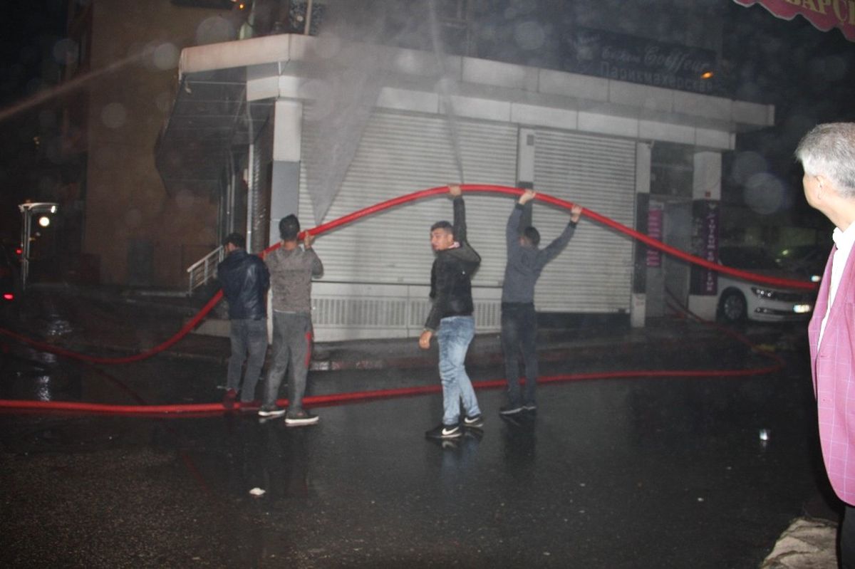 Yangını Vatandaş, Polis ve İtfaiye Ekipleri Söndürdü