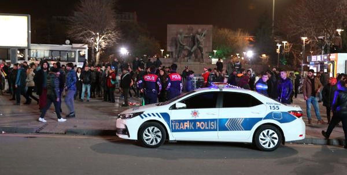 Ankara\'da Kızılay Meydanı Trafiğe Kapatıldı