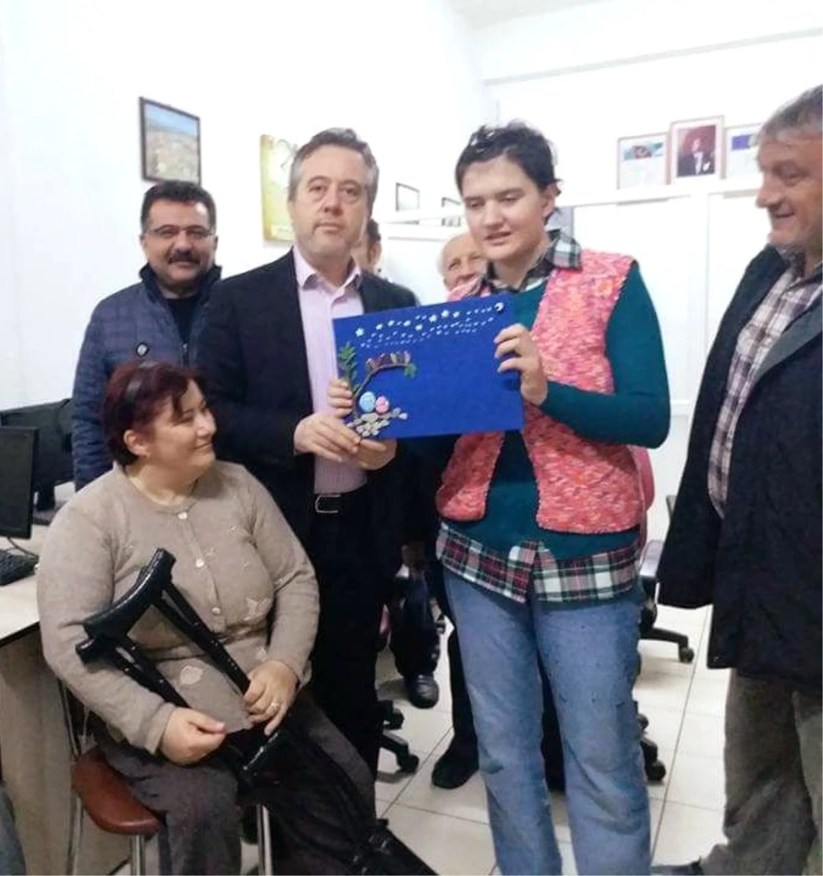 Bakan Yardımcısı Karabay\'a Engelli Öğrenciden El Emeği Hediye