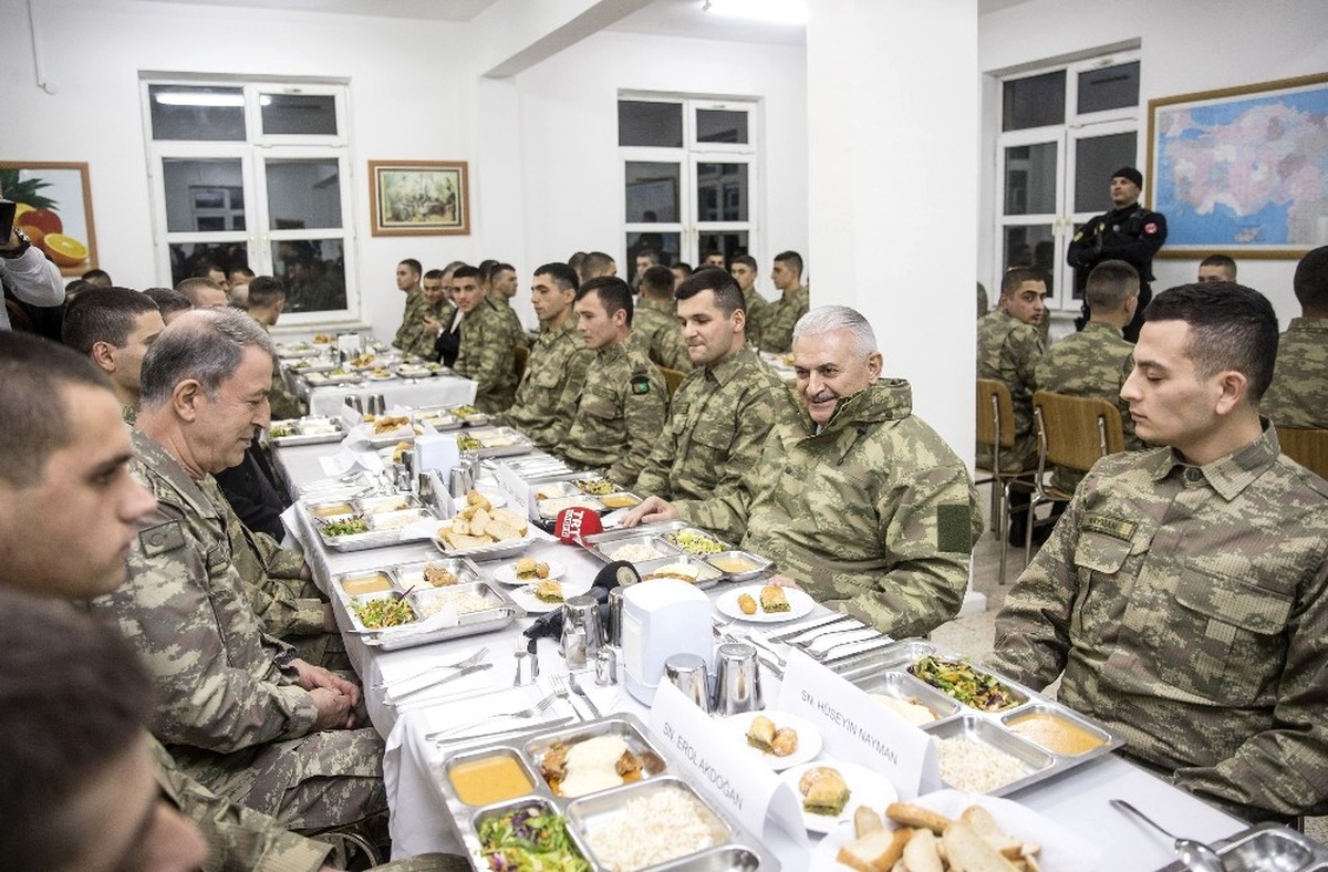 Başbakan Yıldırım: "Asker Kılığına Giren Alçaklara Hak Ettiği Dersi Verdiniz"