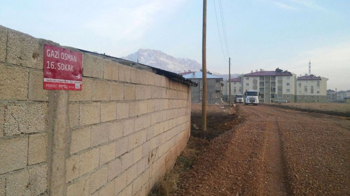 İpekyolu Belediyesinden Yol Yapım Çalışması