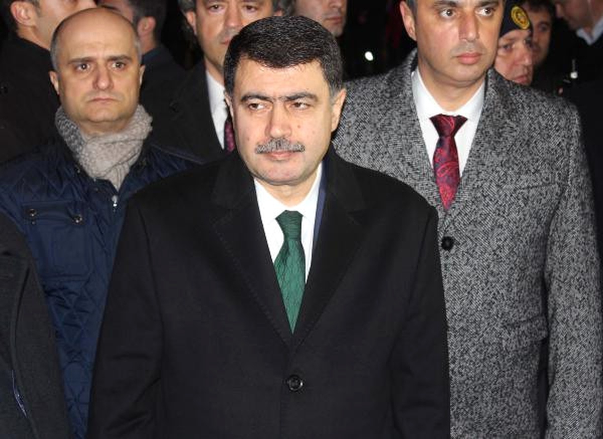 İstanbul Valisi Şahin Taksim\'de Açıklama Yaptı(Geniş)