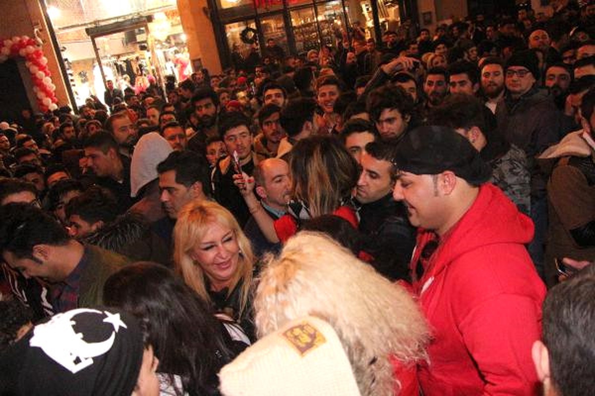 İstiklal Caddesi\'nde Bir Kişi Taciz İddiasıyla Gözaltına Alındı