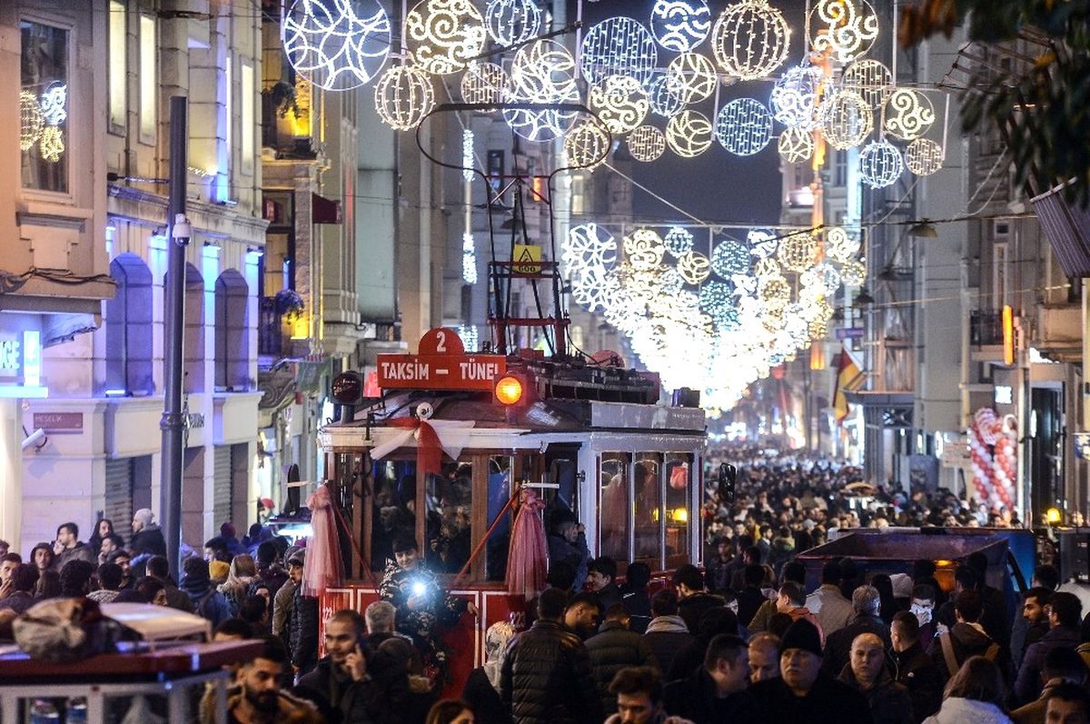 İstiklal Caddesi\'nde İnsan Seli