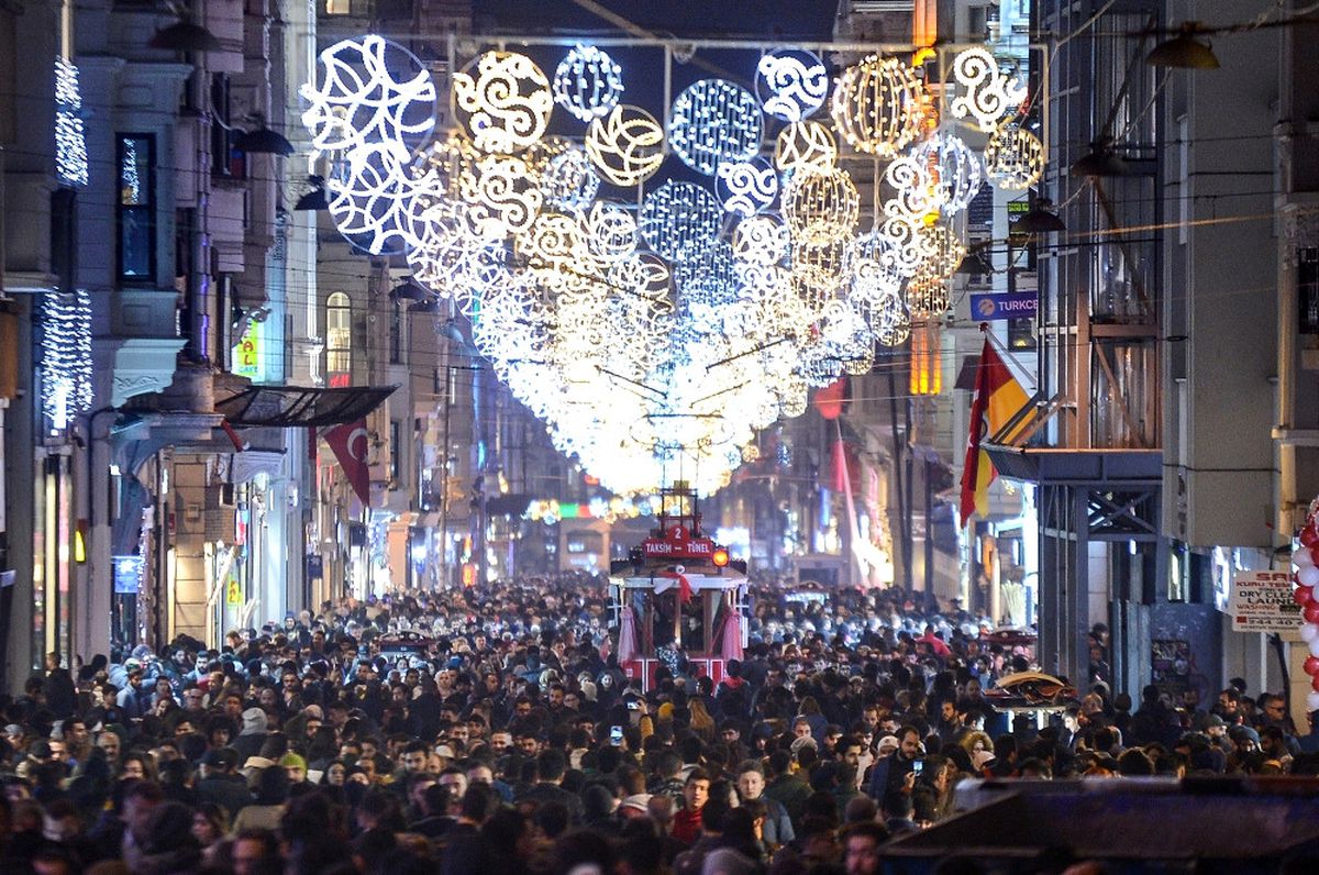 İstiklal Caddesi\'nde İnsan Seli