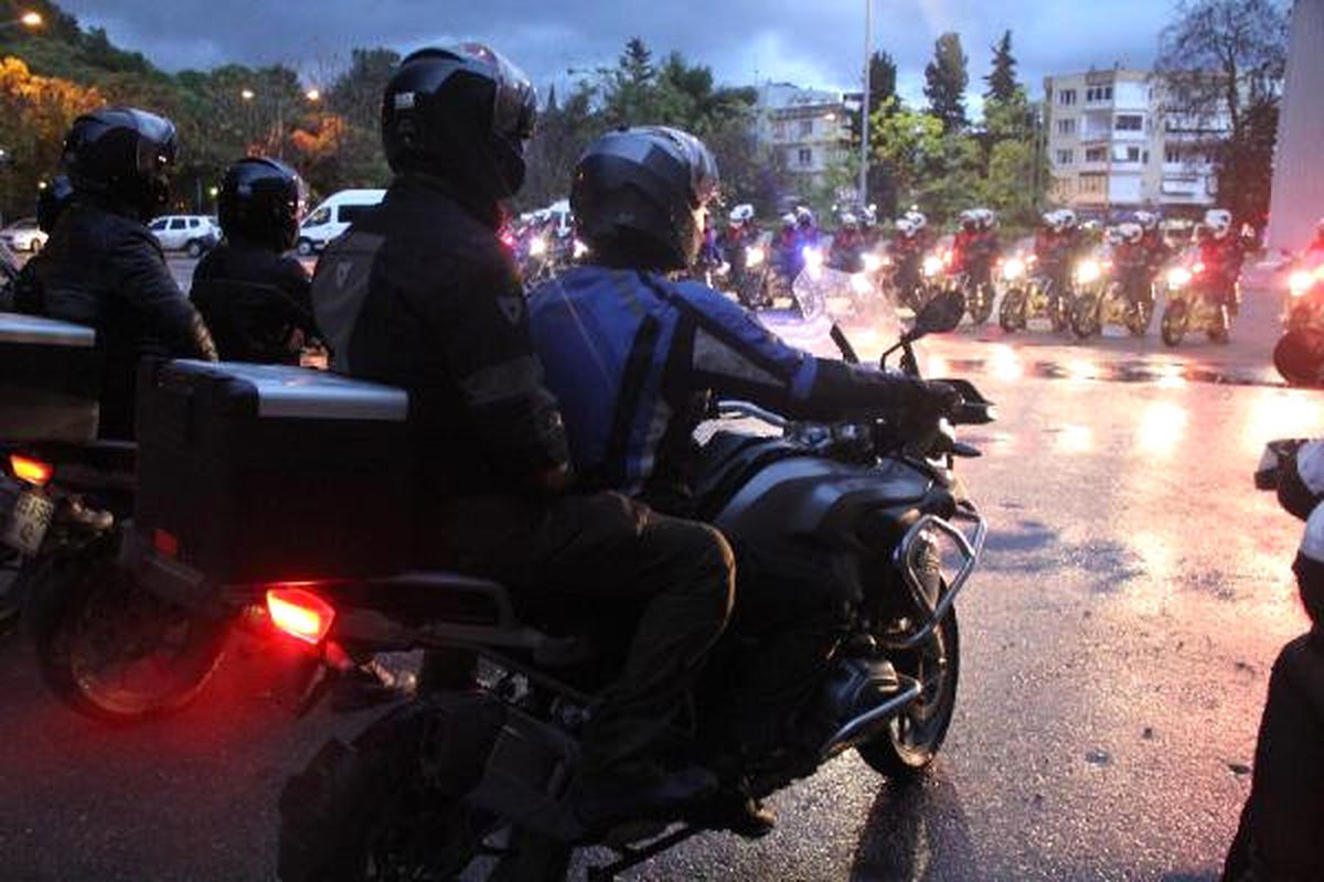 İzmir\'de, Yılbaşı Öncesi 1500 Polisin Katılımıyla Operasyon Düzenlendi