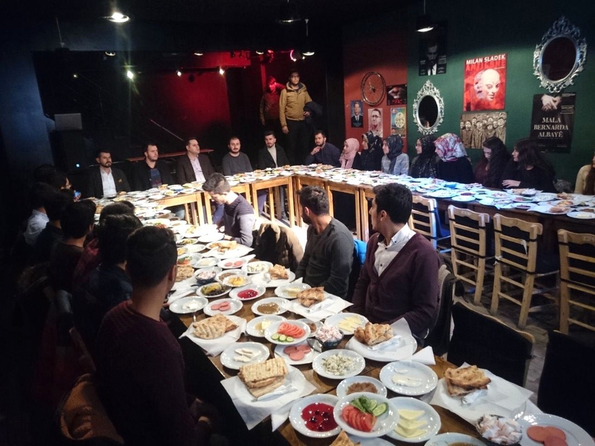 Kaymakam Öztürk, Öğrencilerle Bir Araya Geldi
