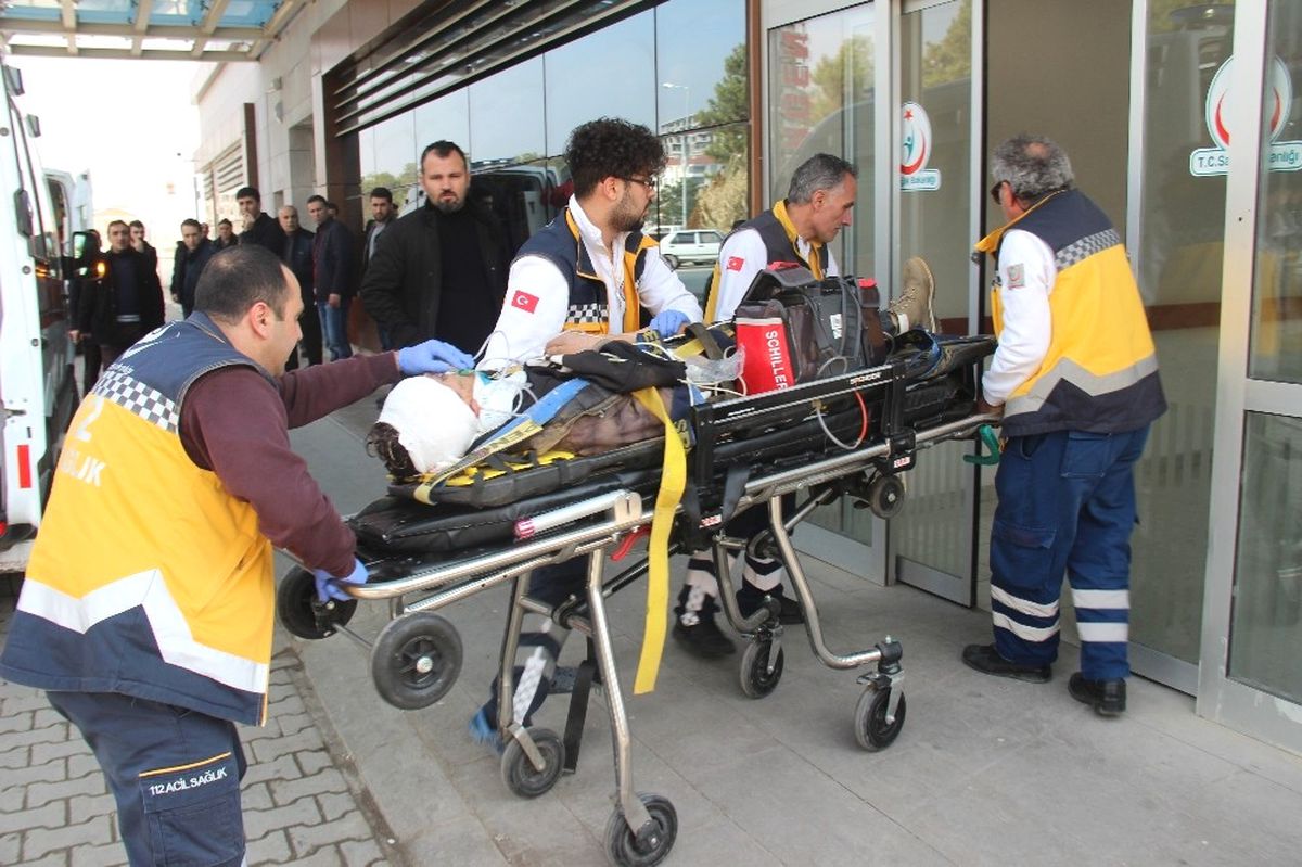 Liseli Genç Önce Arkadaşını Sonra Kendini Vurdu