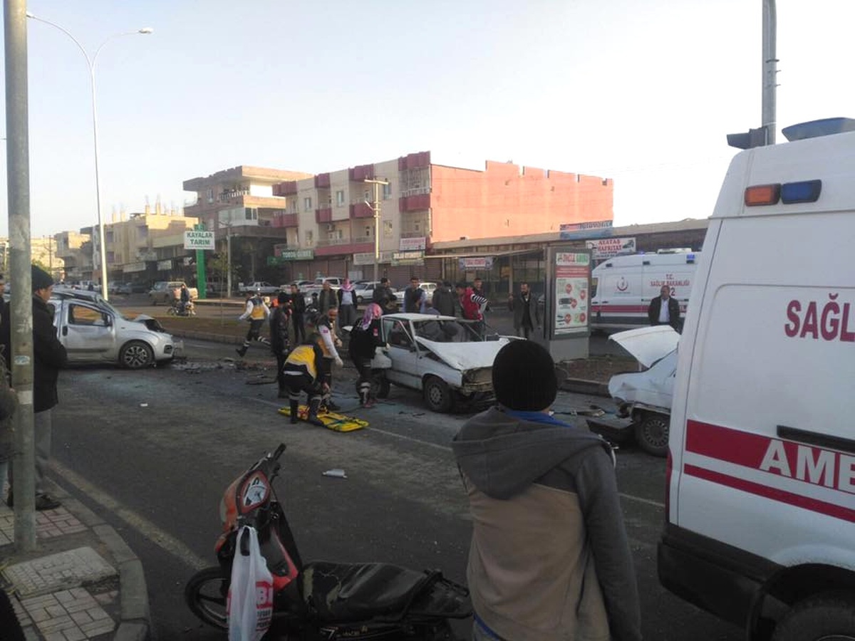 Şanlıurfa\'da Zincirleme Trafik Kazası: 1 Ölü, 2 Yaralı