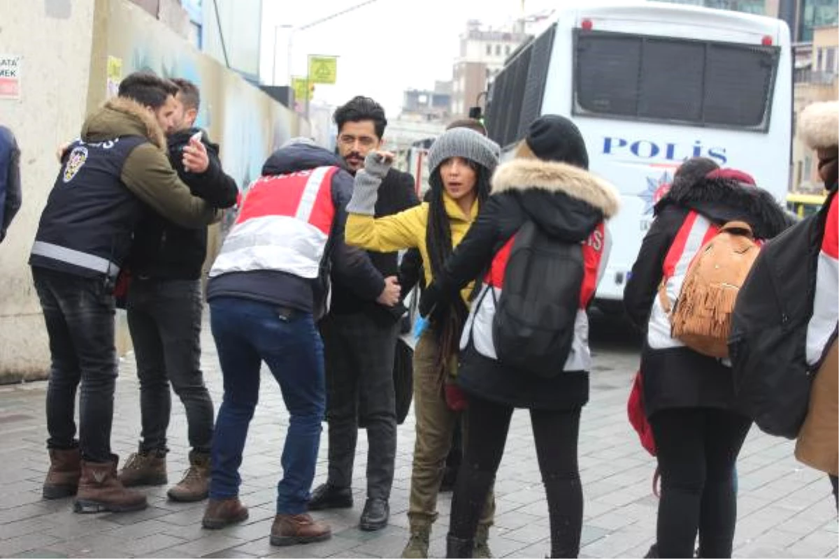 Taksim Meydanı\'na Çıkan Yollar Trafiğe Kapatıldı, Polis Tek Tek Arama Yapıyor