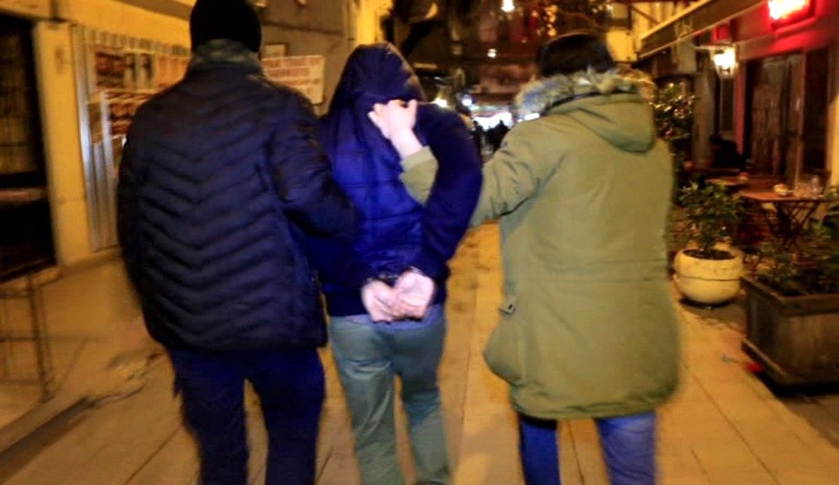 Taksim\'de İlk Taciz Gözaltısı
