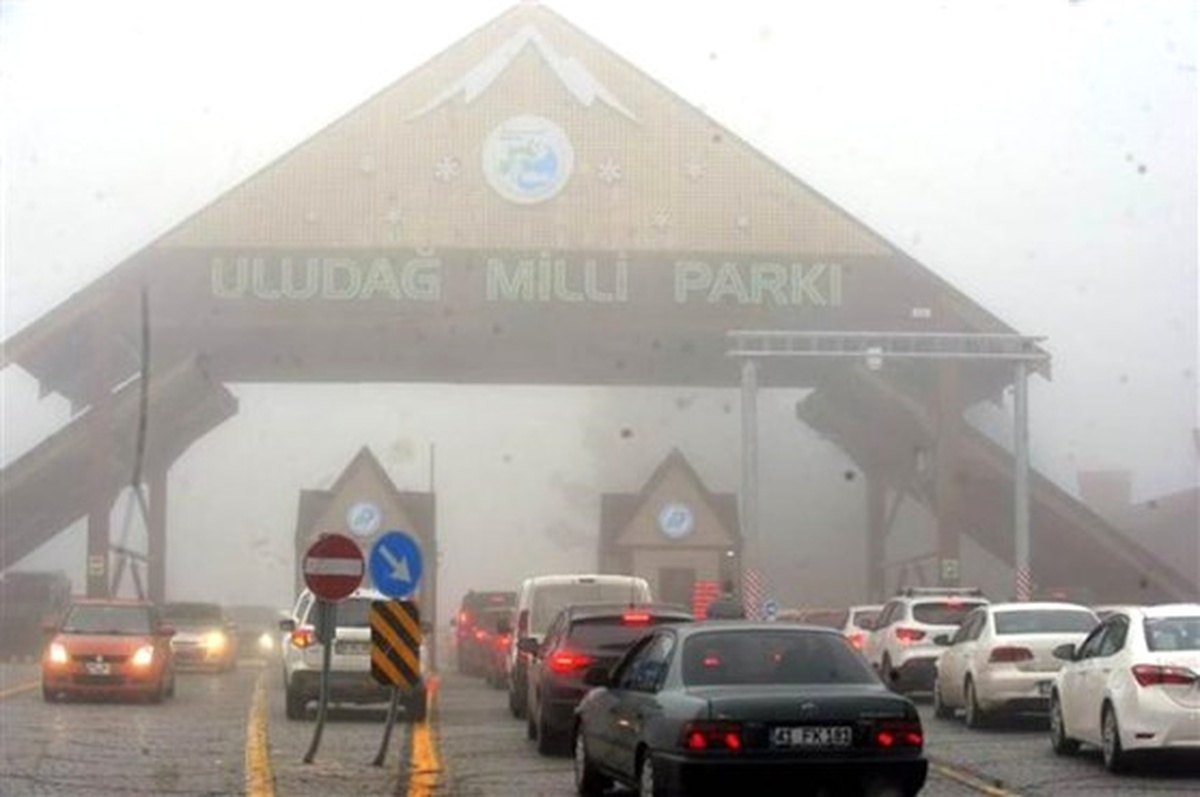 Tatilciler Yılbaşı İçin Uludağ\'a Akın Etti