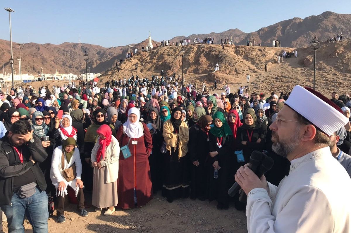 Uhud\'da Gençlerle Buluştu