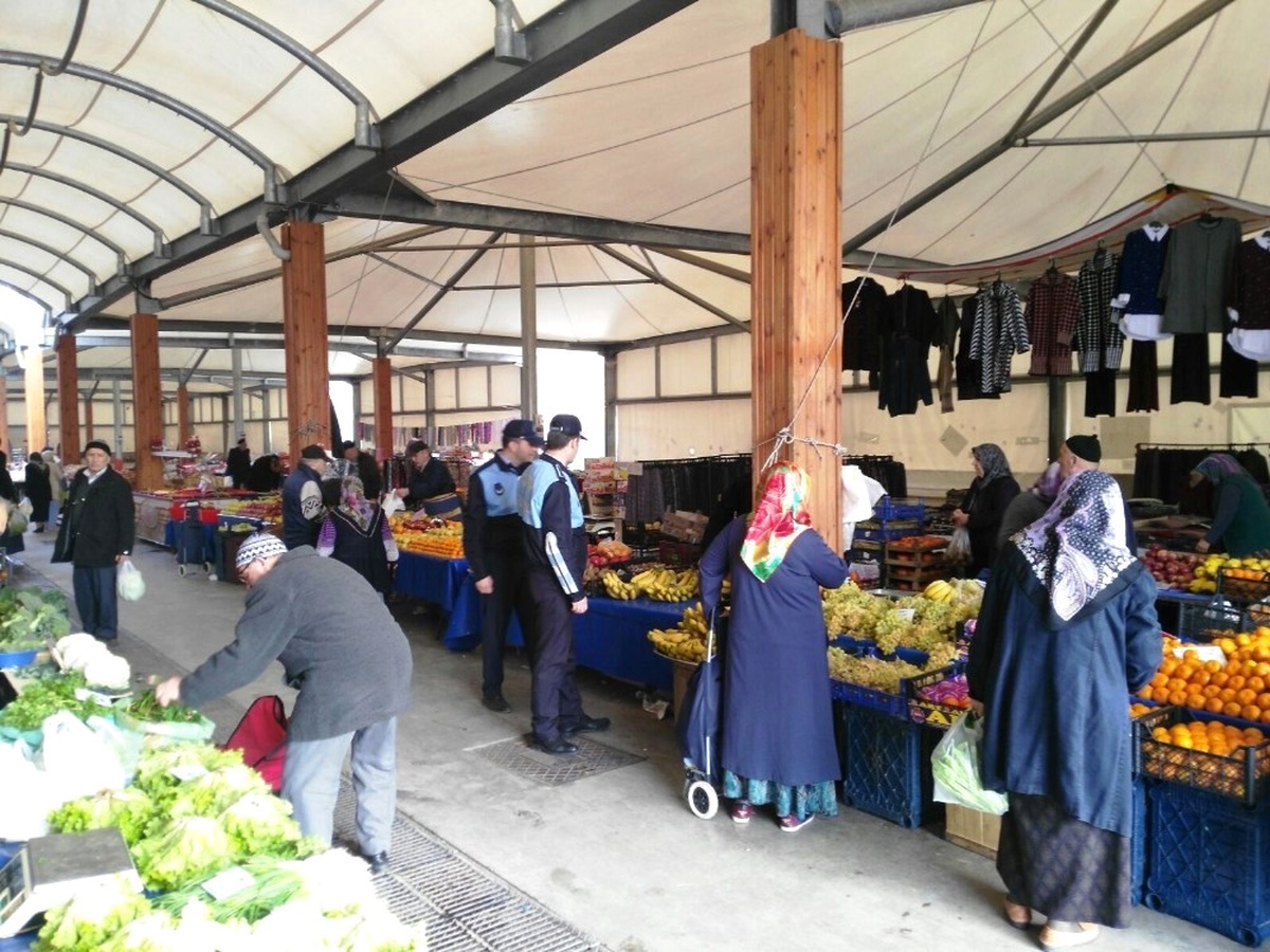 Zabıta Ekipleri İzmit\'te Pazarları Denetledi
