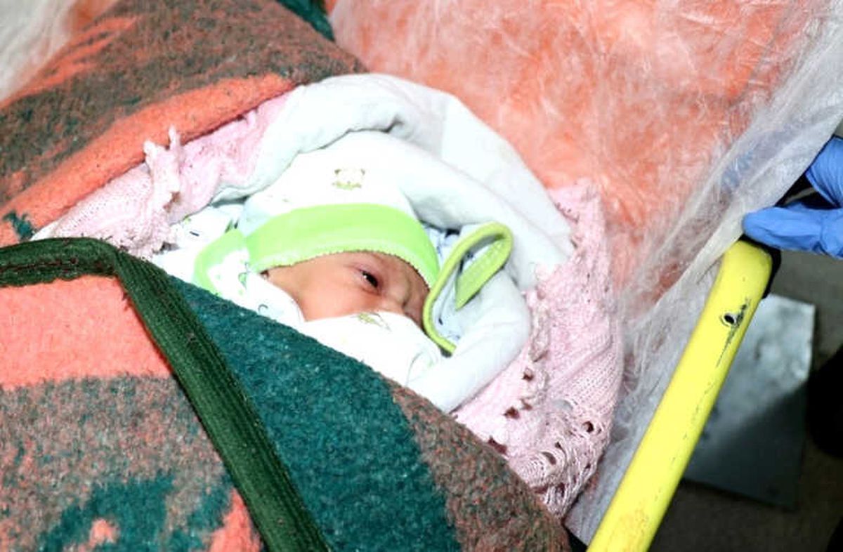 2 Günlük Bebek Cami Avlusuna Terk Edildi