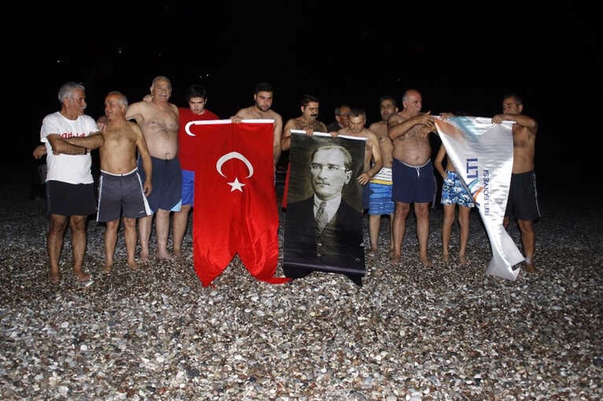 2018\'i Denize Girerek Karşıladılar