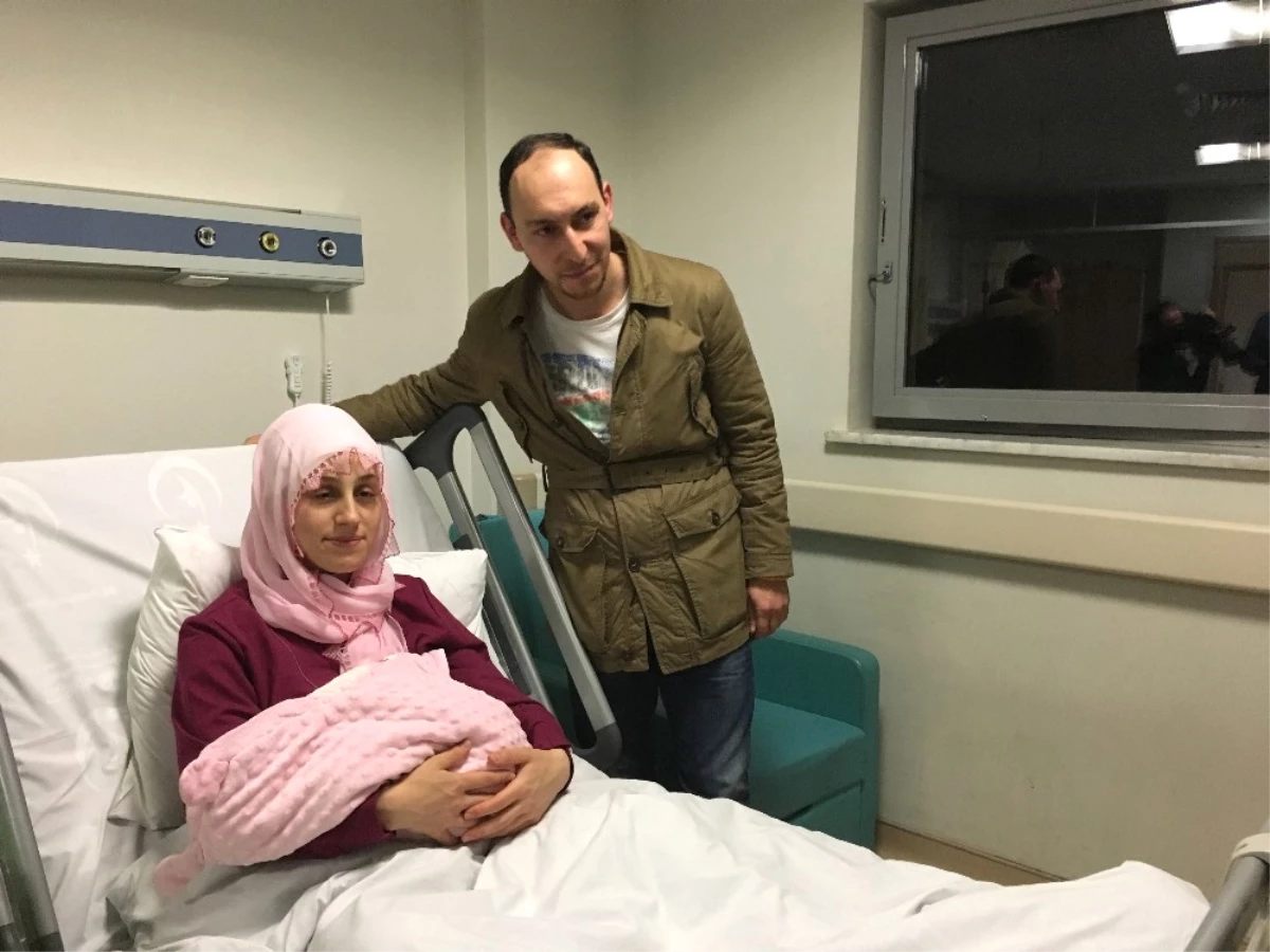 2018\'in İlk Bebeğini Bakan Fatma Betül Sayan Kaya Ziyaret Etti