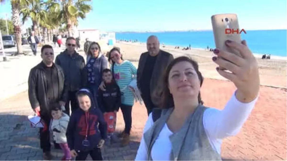 Antalya\'da Yeni Yılın İlk Gününde Deniz Keyfi