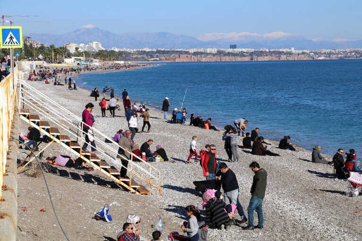 Antalya Denize Döküldü