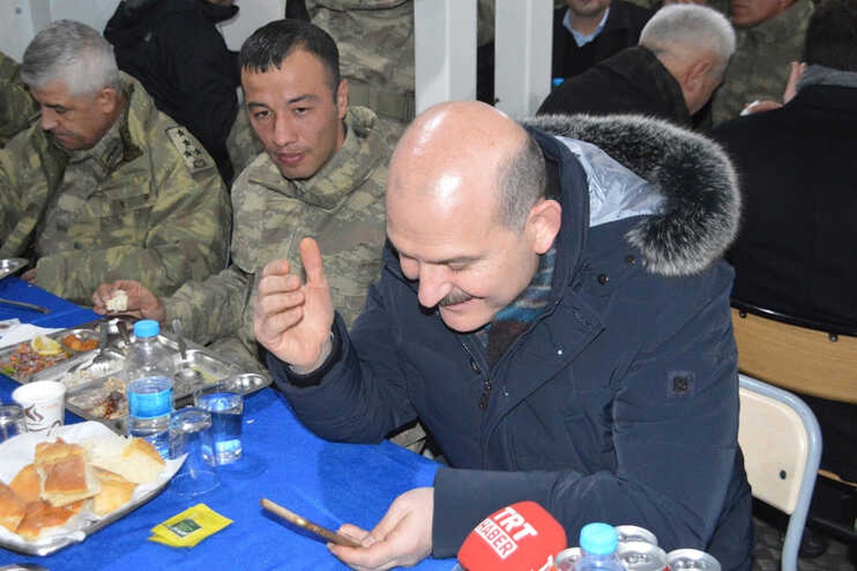 Askerleri Burak ve Yusuf Güney\'le Konuşturdu