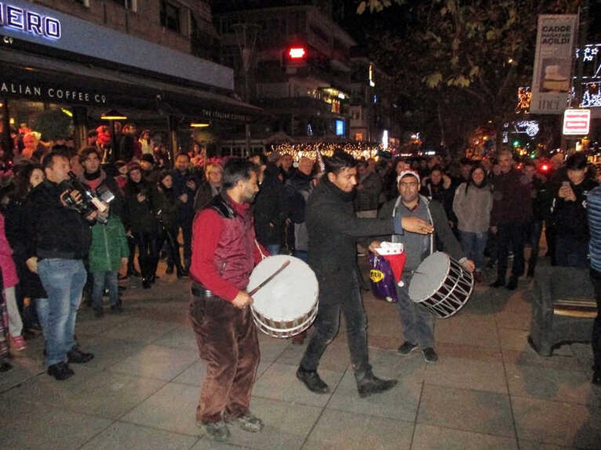 Bağdat Caddesi Yeni Yılı Davul Zurna ile Karşıladı
