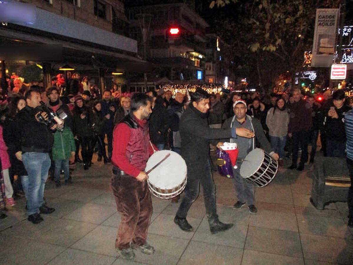 Bağdat Caddesi Yeni Yılı Davul Zurna ile Karşıladı
