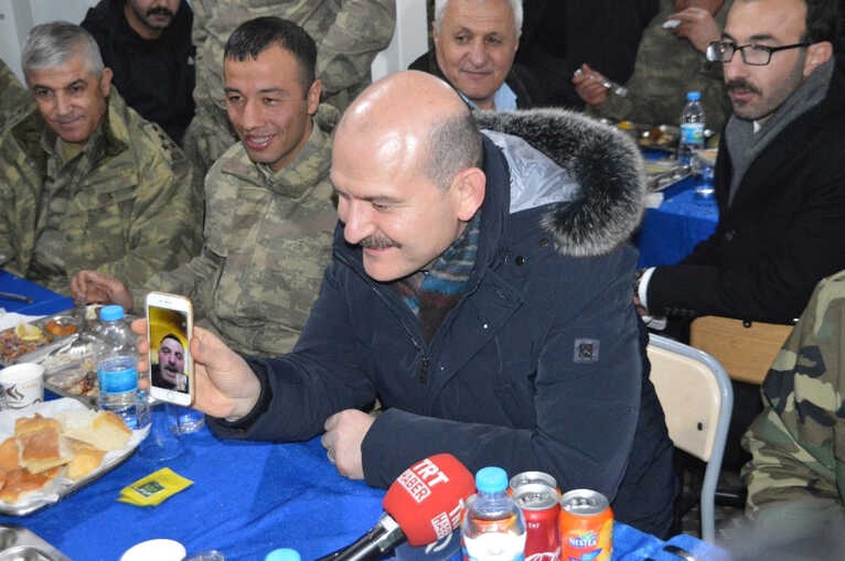 Bakan Soylu, Kato Üs Bölgesinde Askerlerle Yemek Yedi