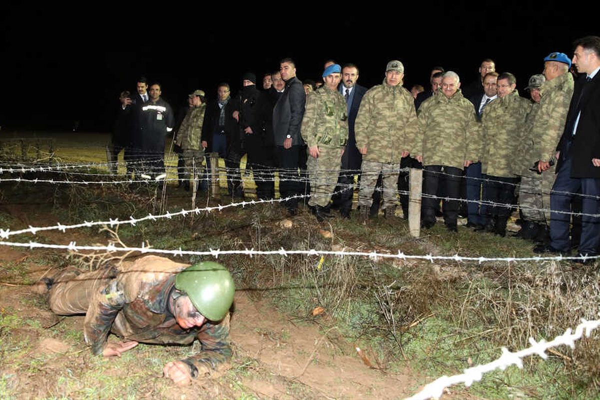 Başbakan Yıldırım, Komandoların Zorlu Eğitimini İzledi