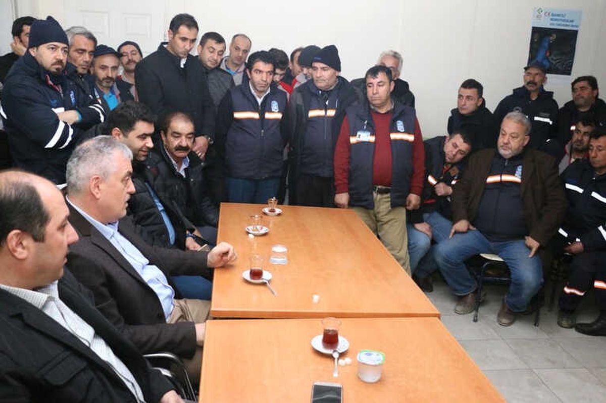 Başkan Remzi Aydın, 2018\'e Temizlik Personelleriyle Girdi