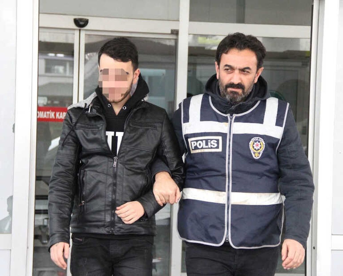Bıçakla 2 Kişiyi Yaralayan Genç Yakalandı