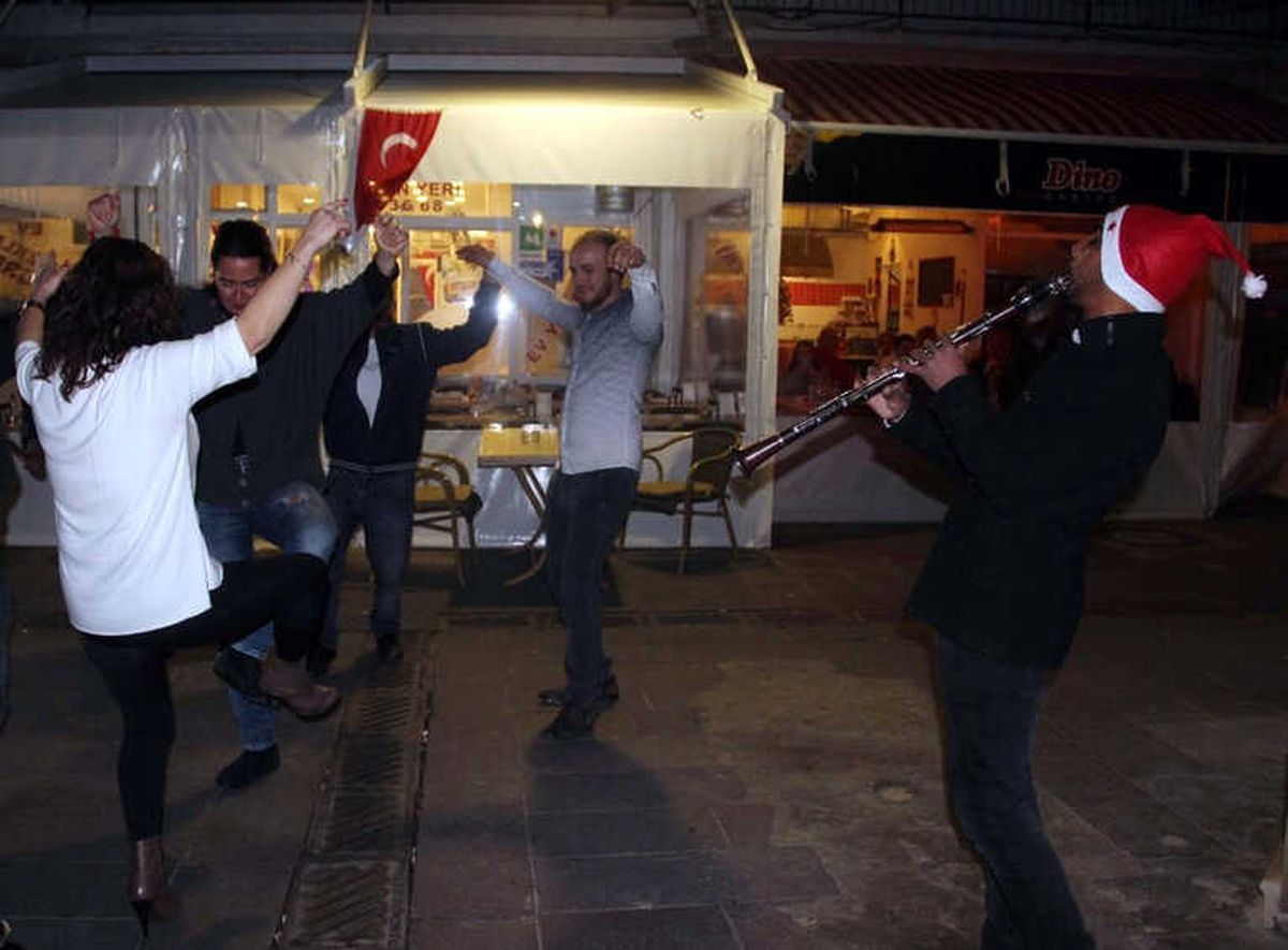 Bodrum\'da Sokaklar Eğlence Mekanına Döndü