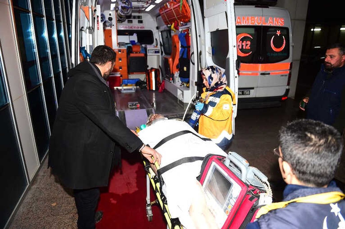 Bursa\'da Çatıdan Düşen Şahıs Ağır Yaralandı
