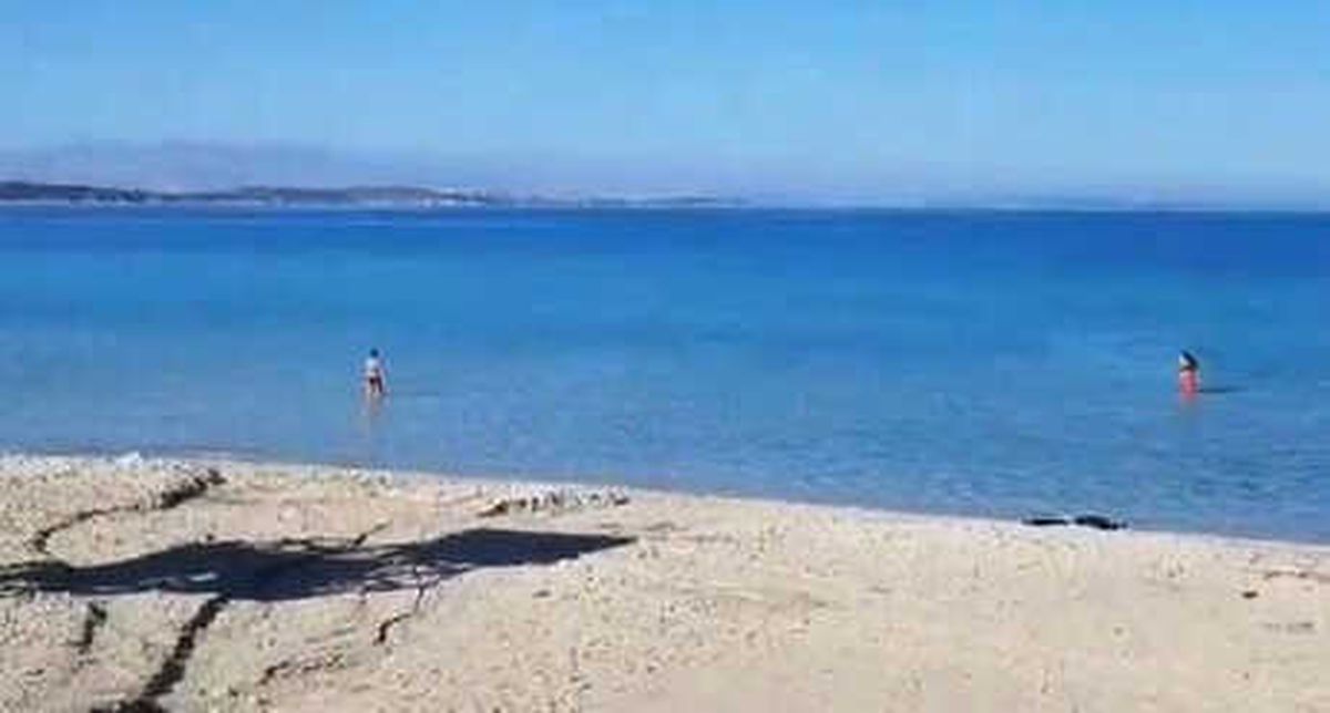 Çeşme\'de 2018\'in İlk Gününde Denize Girdiler