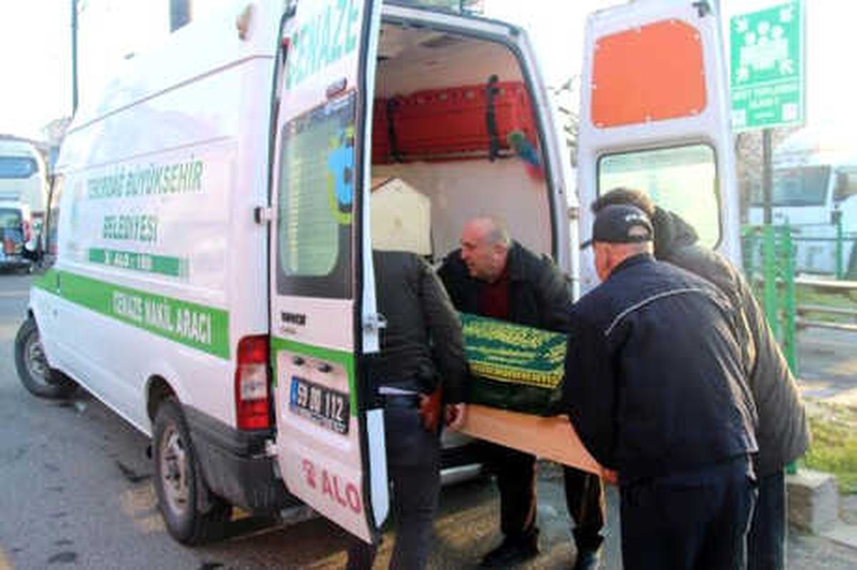 Çocuk Parkındaki Kaydırağa Kendini Astı