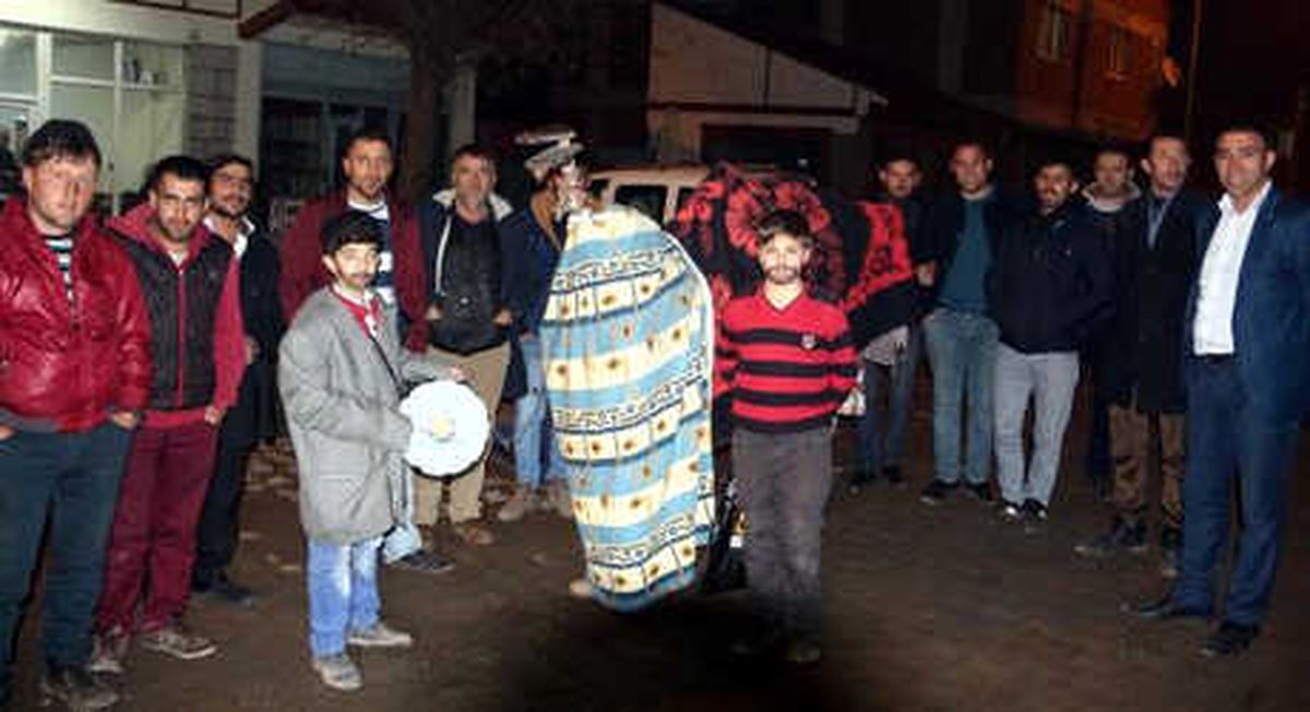 Çocuklar \'Yılbaşı Devesi\' ile Harçlık Topladı
