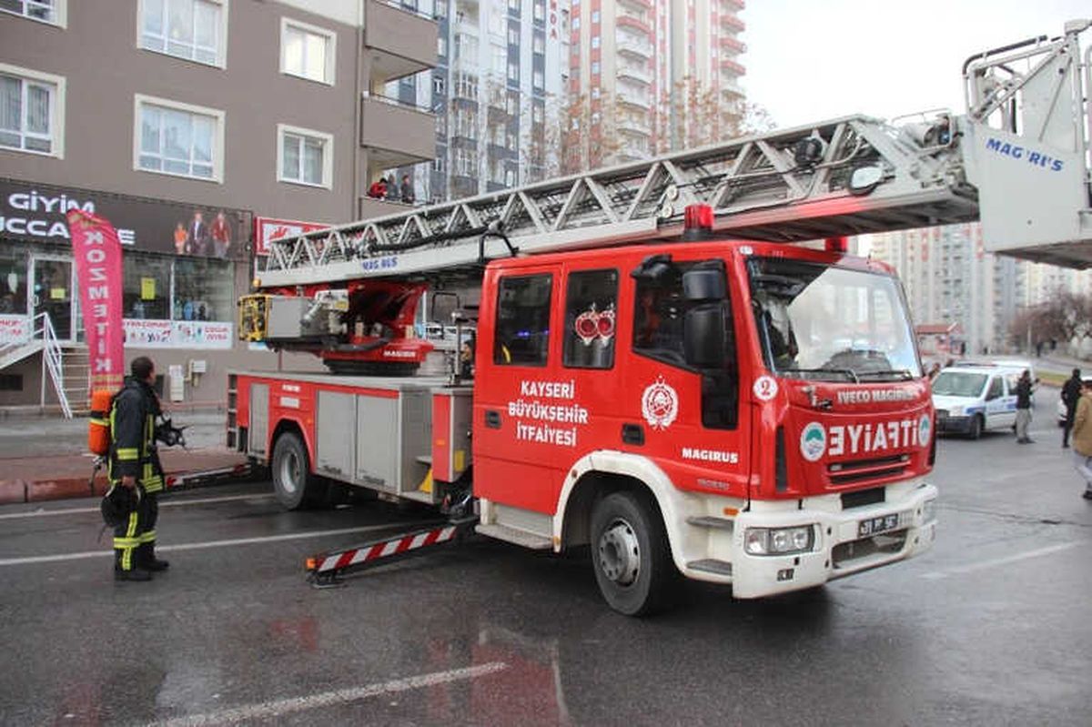 Evde Çıkan Yangını İtfaiye Ekipleri Söndürdü