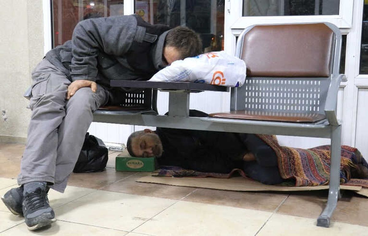 Evsizler, 2018\'e Banklarda veya Yerde Yatarak Girdi