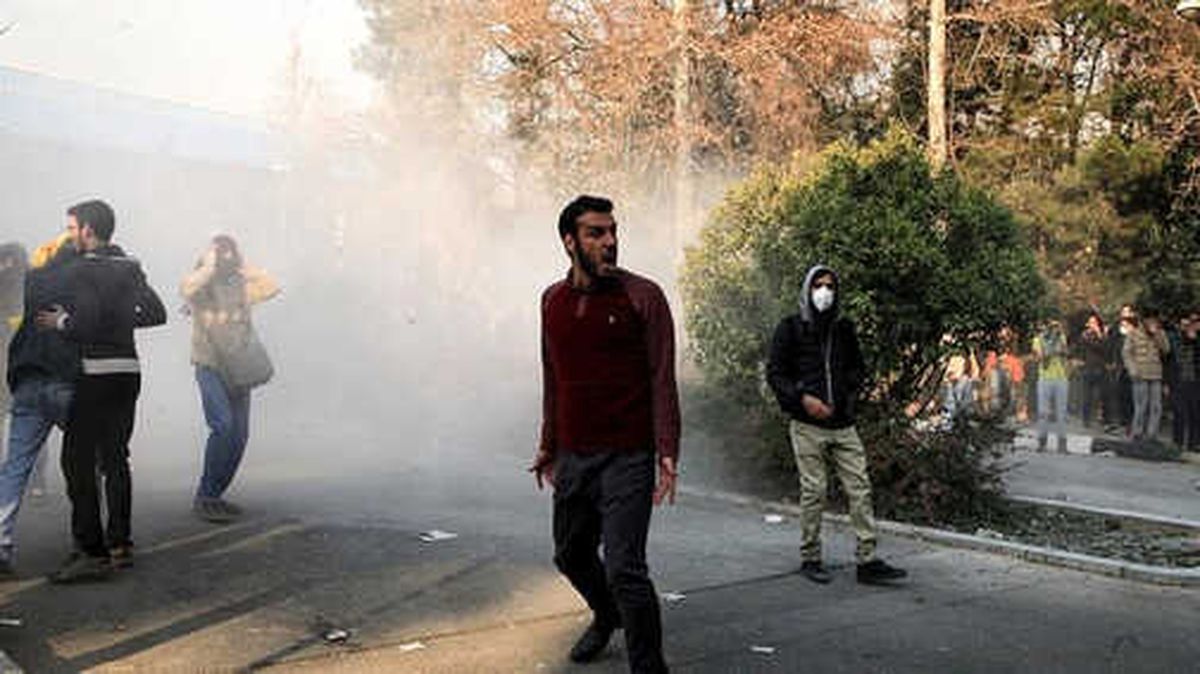 İran\'da Polise Ateş Açıldı: 1 Ölü, 3 Yaralı