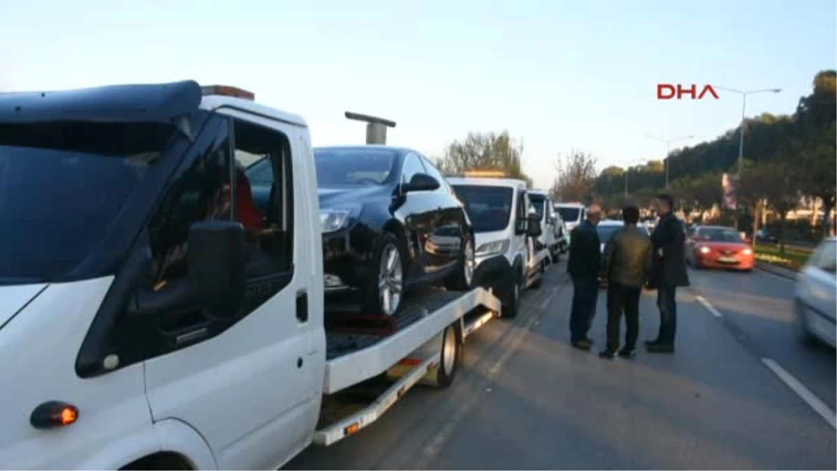 İzmir Otomobille 9 Araca Çarptı