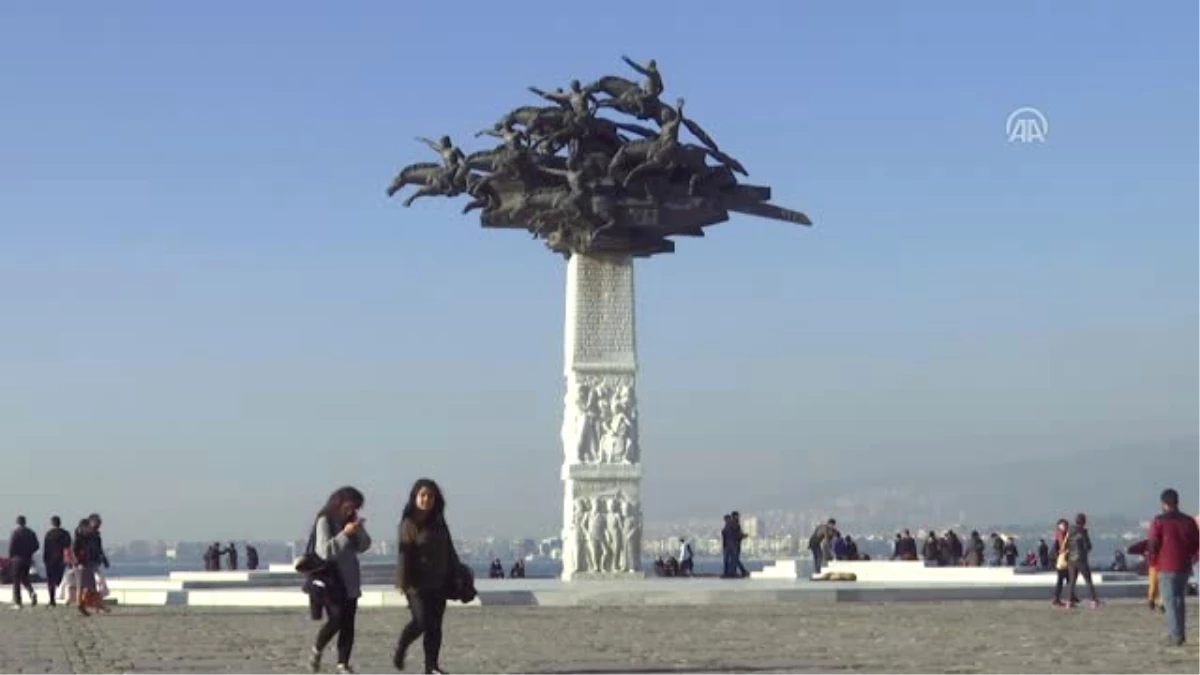 İzmirliler Yeni Yılı Güneşli Havayla Karşıladı