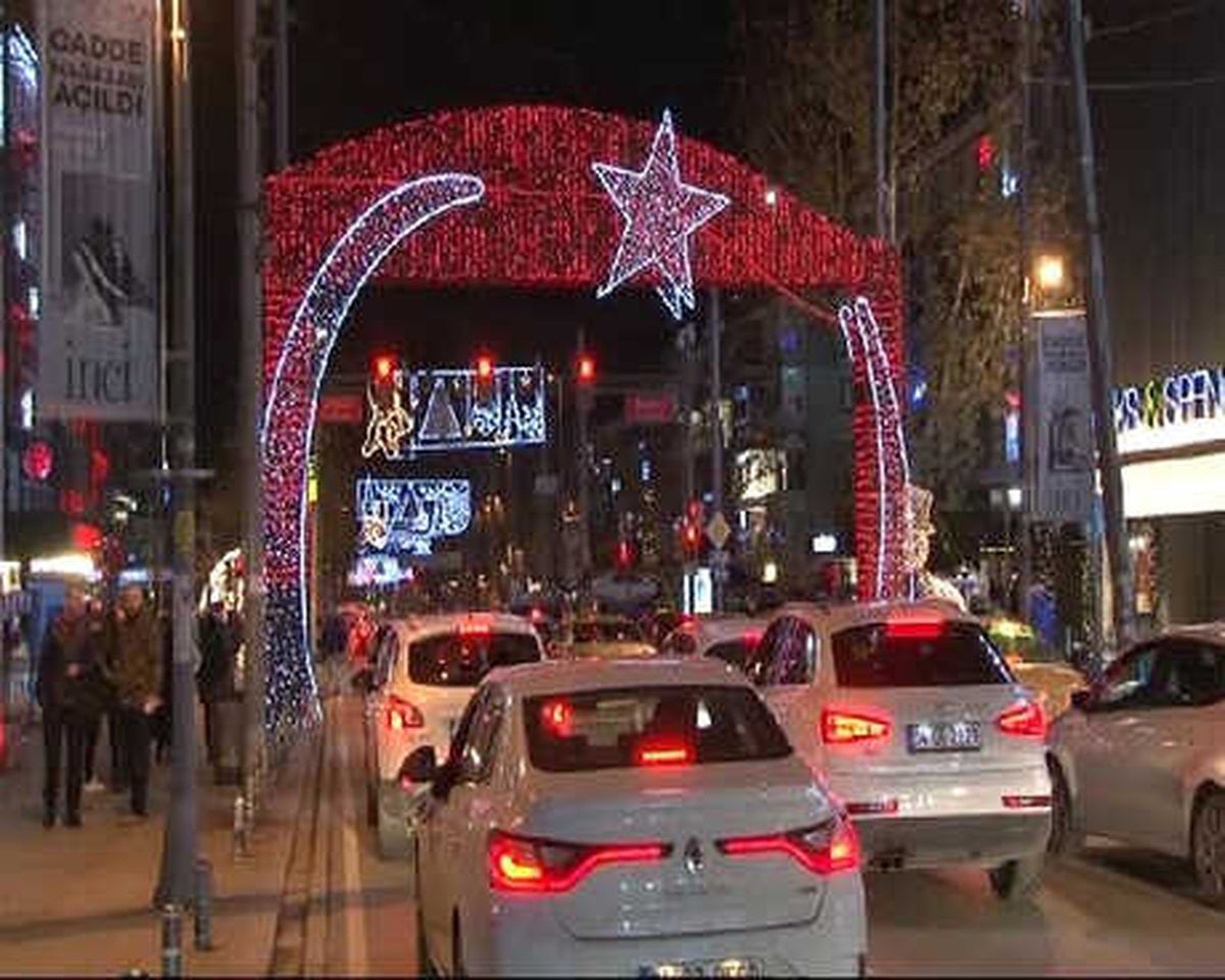 Kadıköy Bağdat Caddesi\'nde 2018\'e Böyle Girdiler