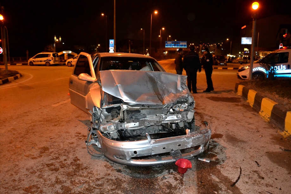 Karabük\'te Trafik Kazası: 1\'i Ağır 3 Yaralı