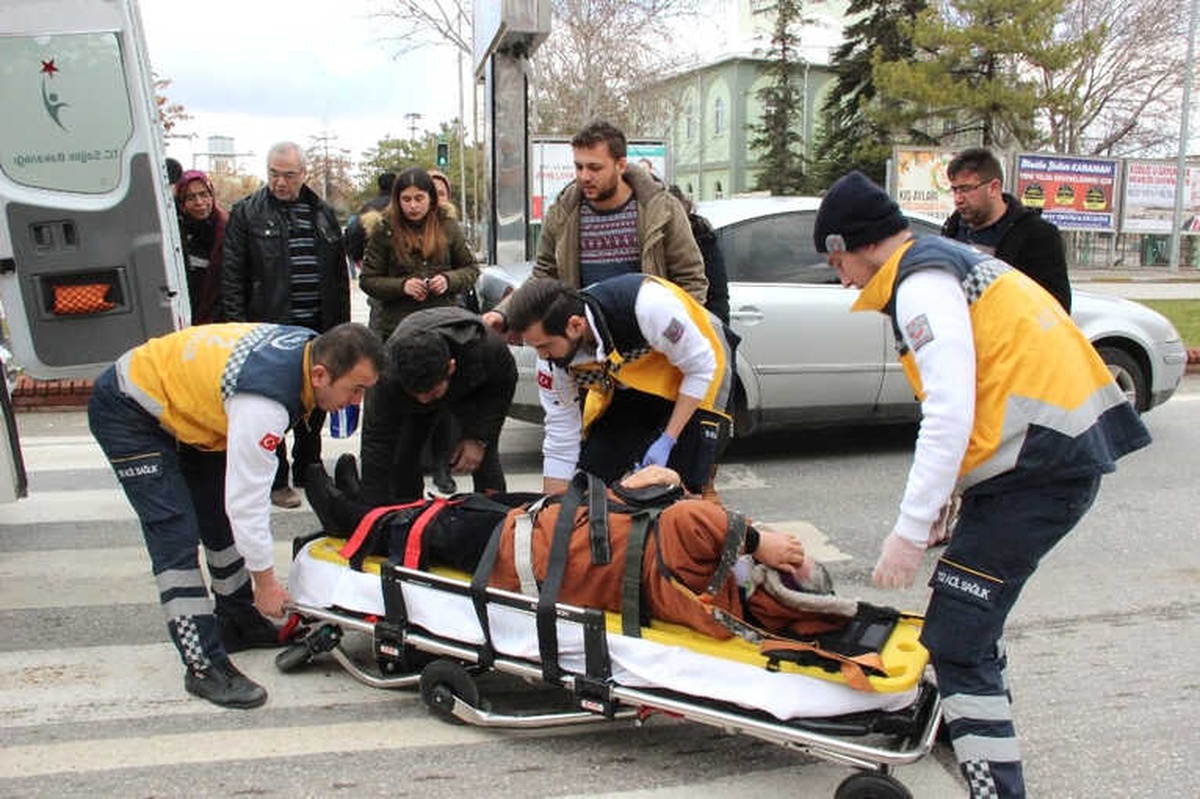 Karaman\'da Otomobilin Çarptığı Yaşlı Kadın Yaralandı